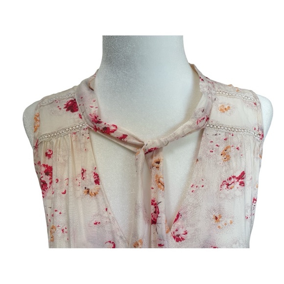 FREE PEOPLE SLEEVELESS FLORAL TOP. Lightweight. Mandarin collar with sashes. XS - Picture 5 of 13